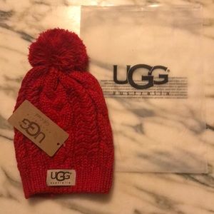 ❤️ Cable Knit UGG beanie hat w/ Pom Pom ❤️